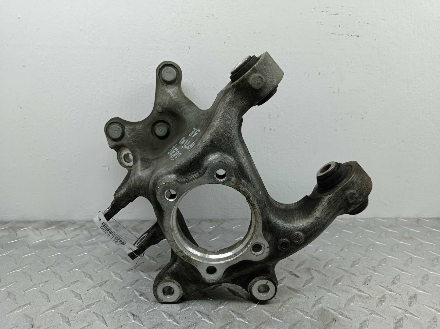 Кулак поворотный задний правый