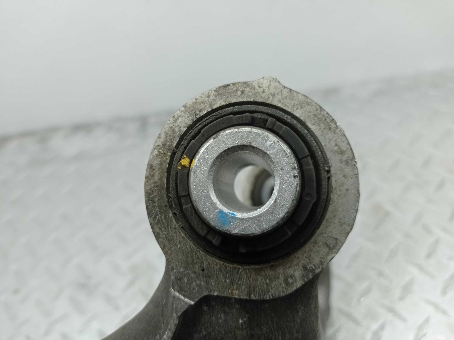 Кулак поворотный задний правый