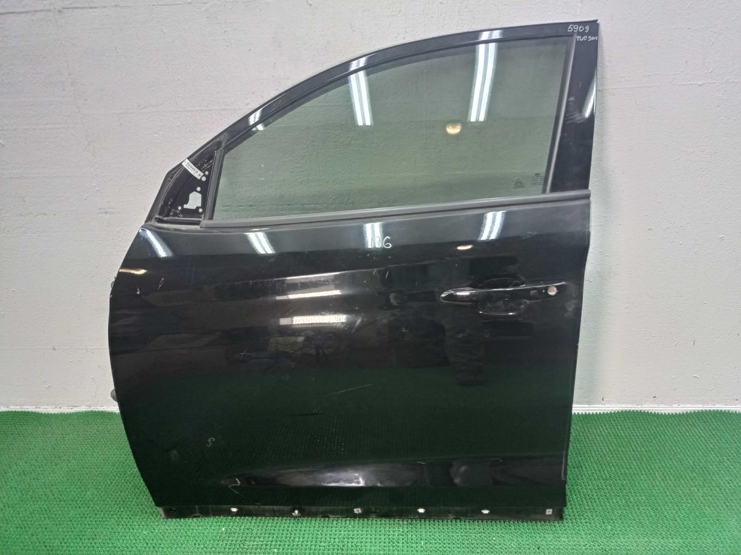 Замок двери передней левой