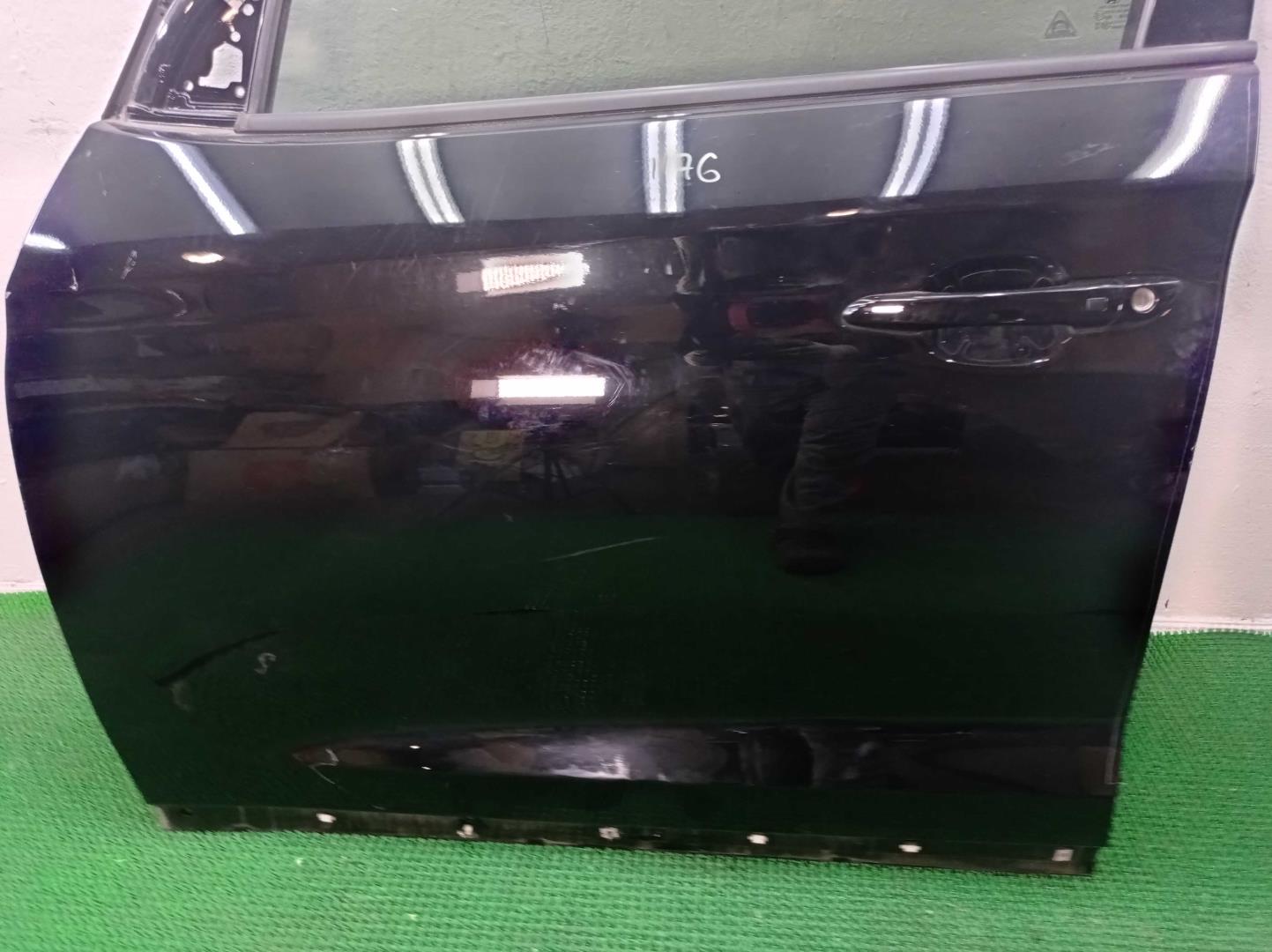 Замок двери передней левой