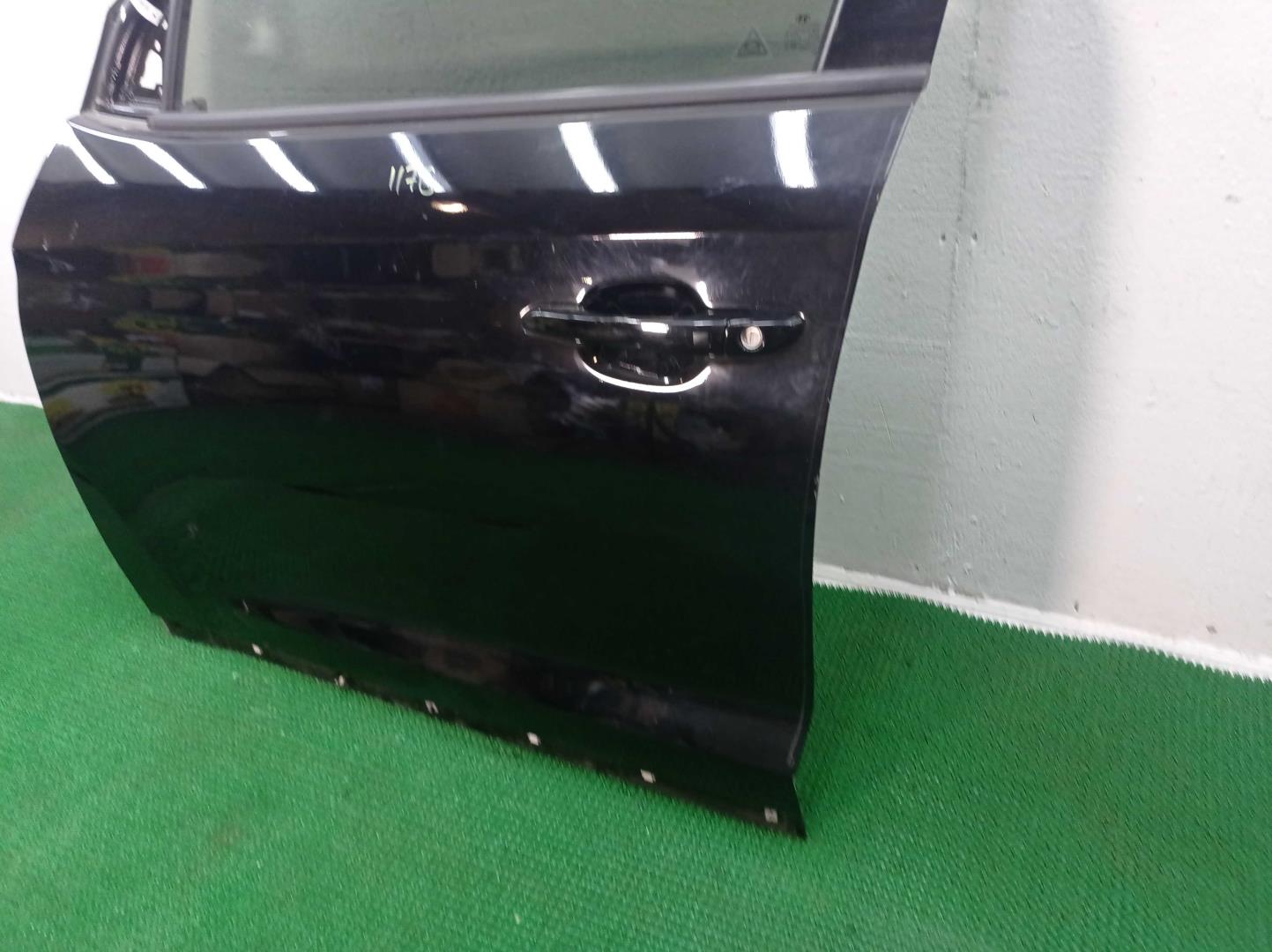 Замок двери передней левой