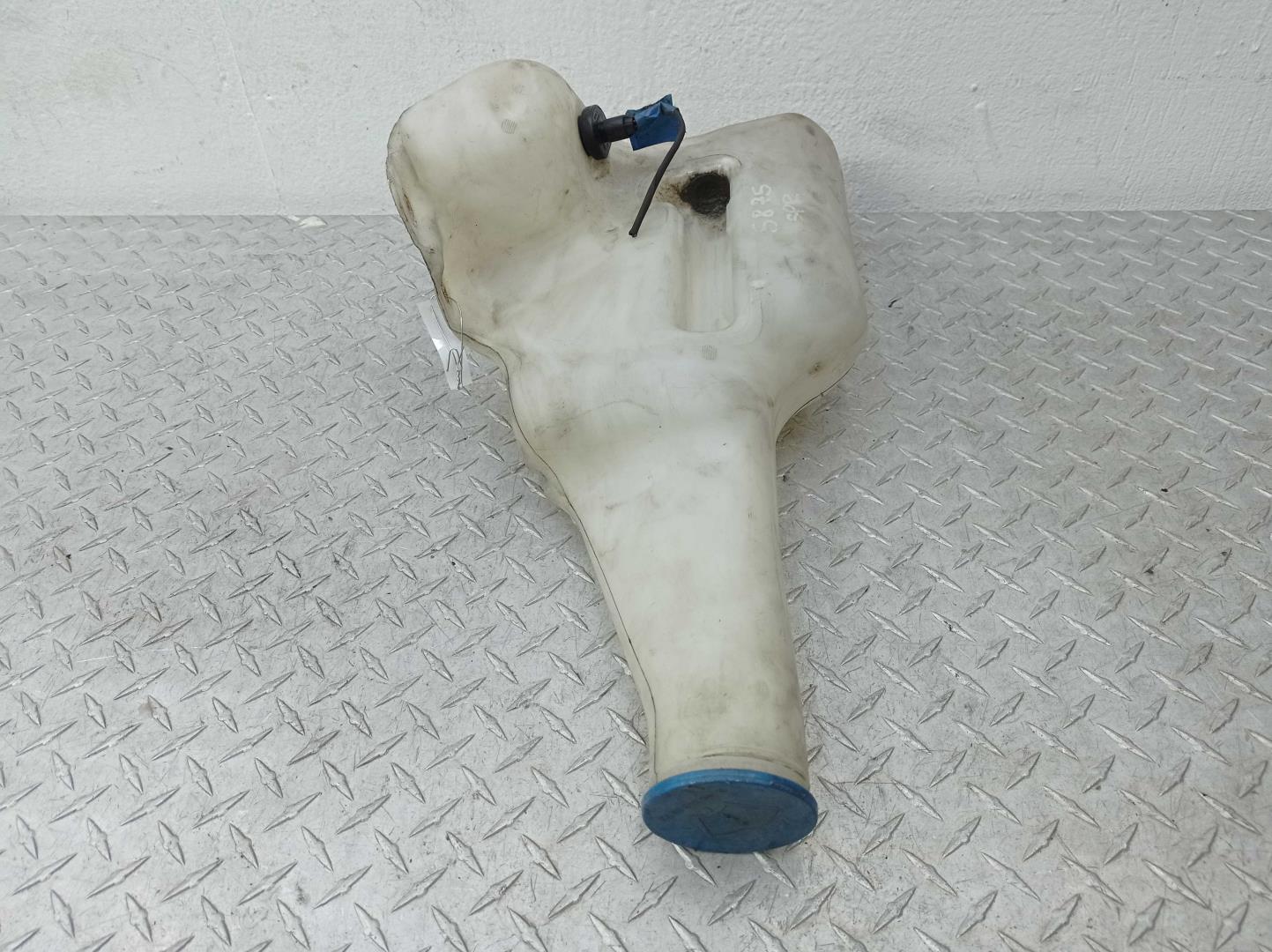 Бачок омывателя лобового стекла