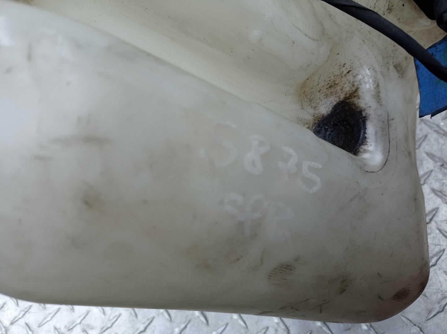 Бачок омывателя лобового стекла