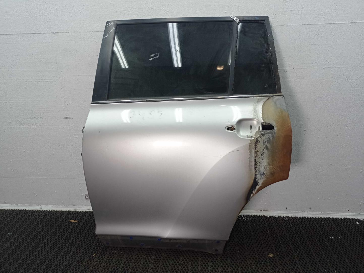 Петля двери