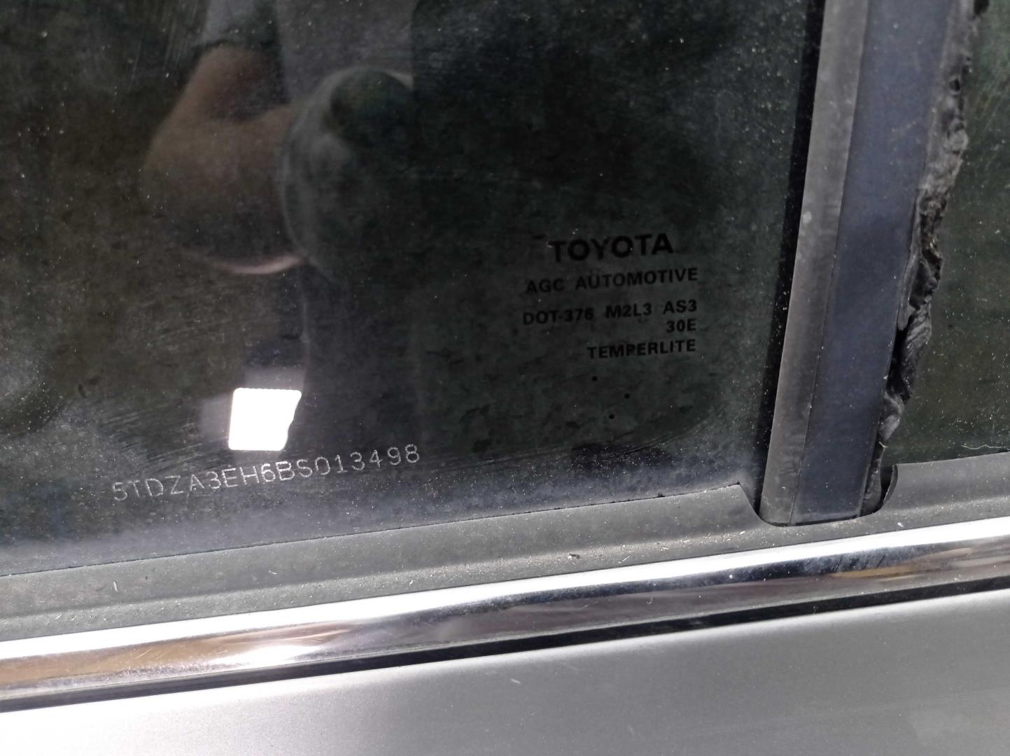 Петля двери