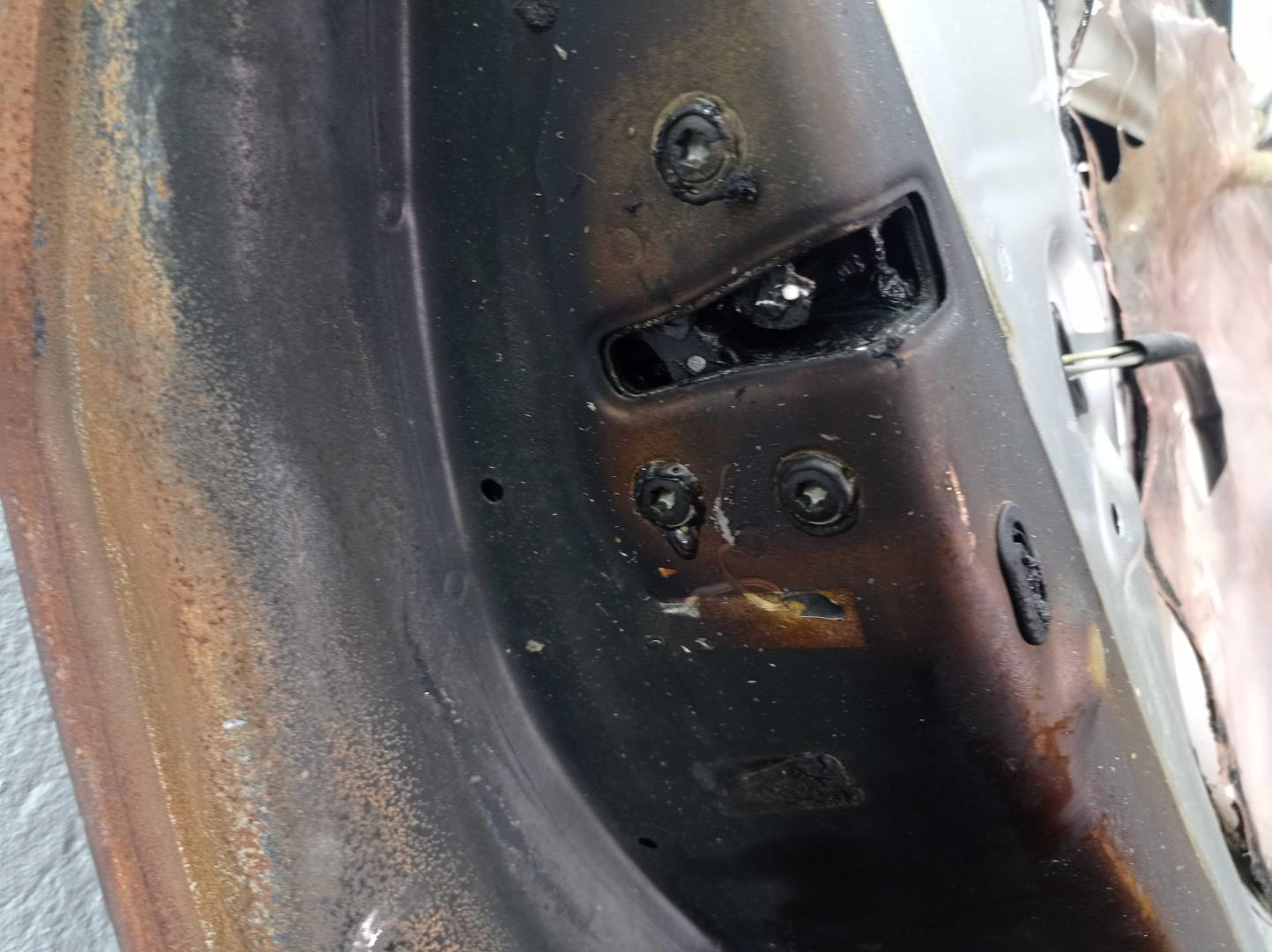 Петля двери