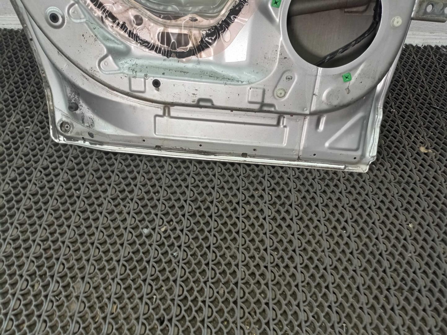 Петля двери