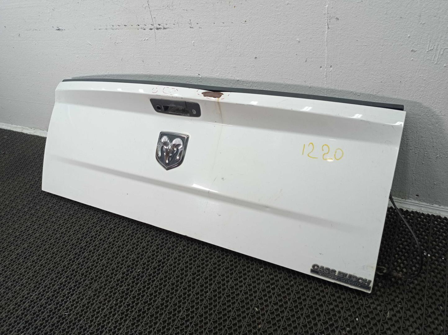 Дверь багажника нижняя (борт)