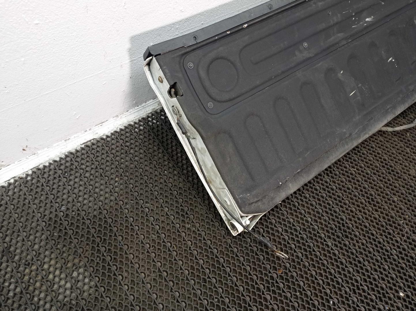 Дверь багажника нижняя (борт)