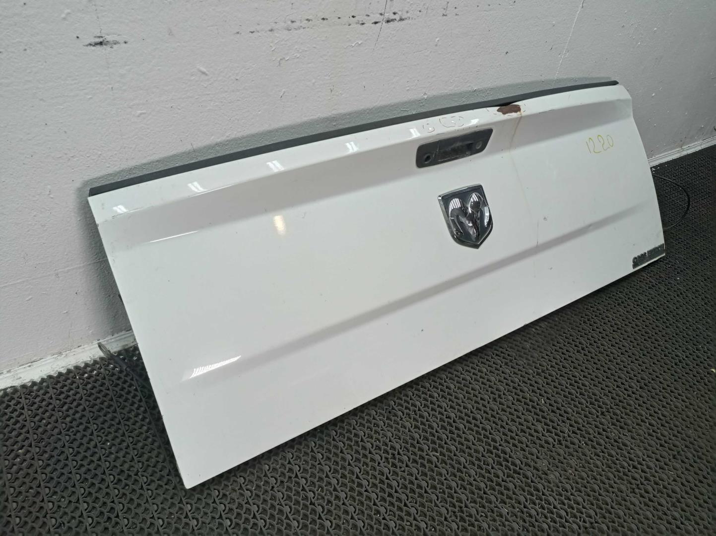 Дверь багажника нижняя (борт)