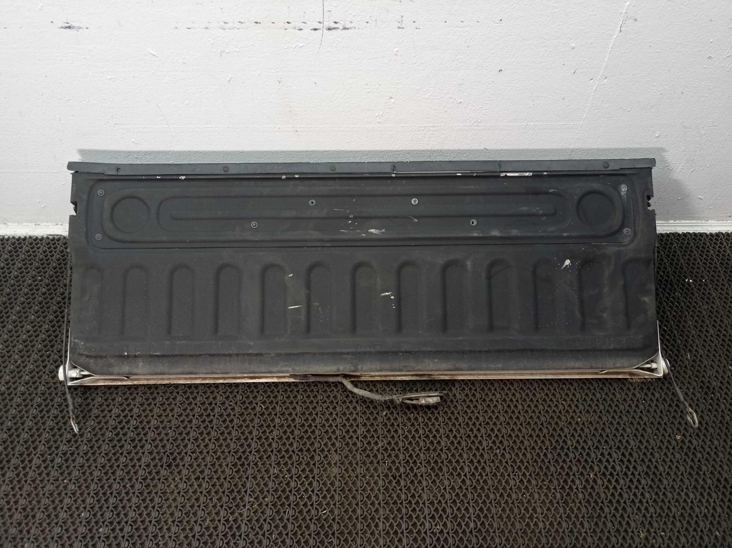 Дверь багажника нижняя (борт)