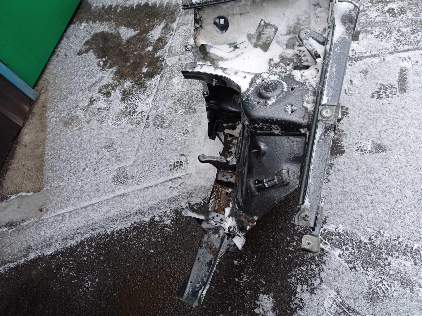 Стекло кузовное глухое левое