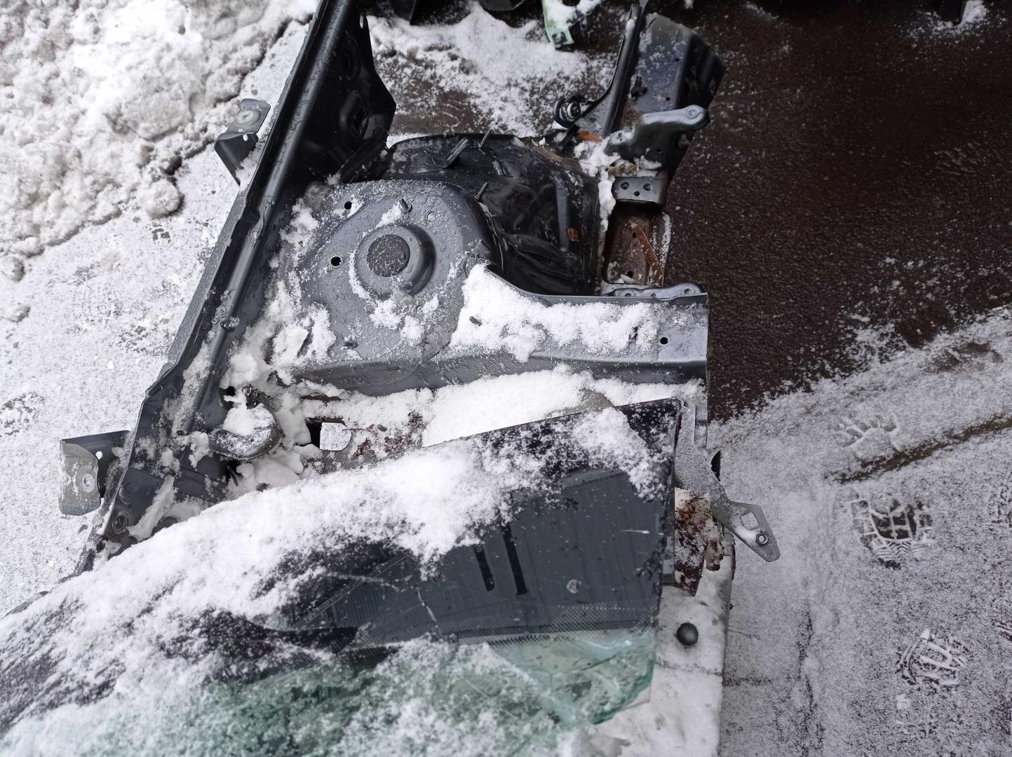 Стекло кузовное глухое левое