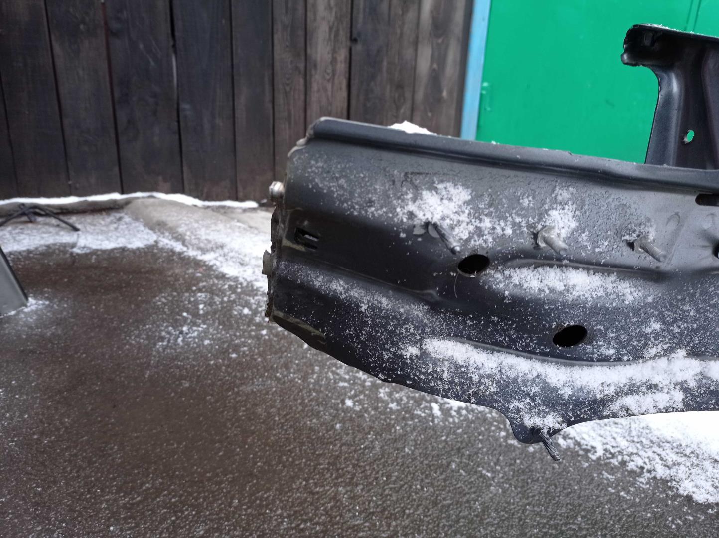 Стекло кузовное глухое левое