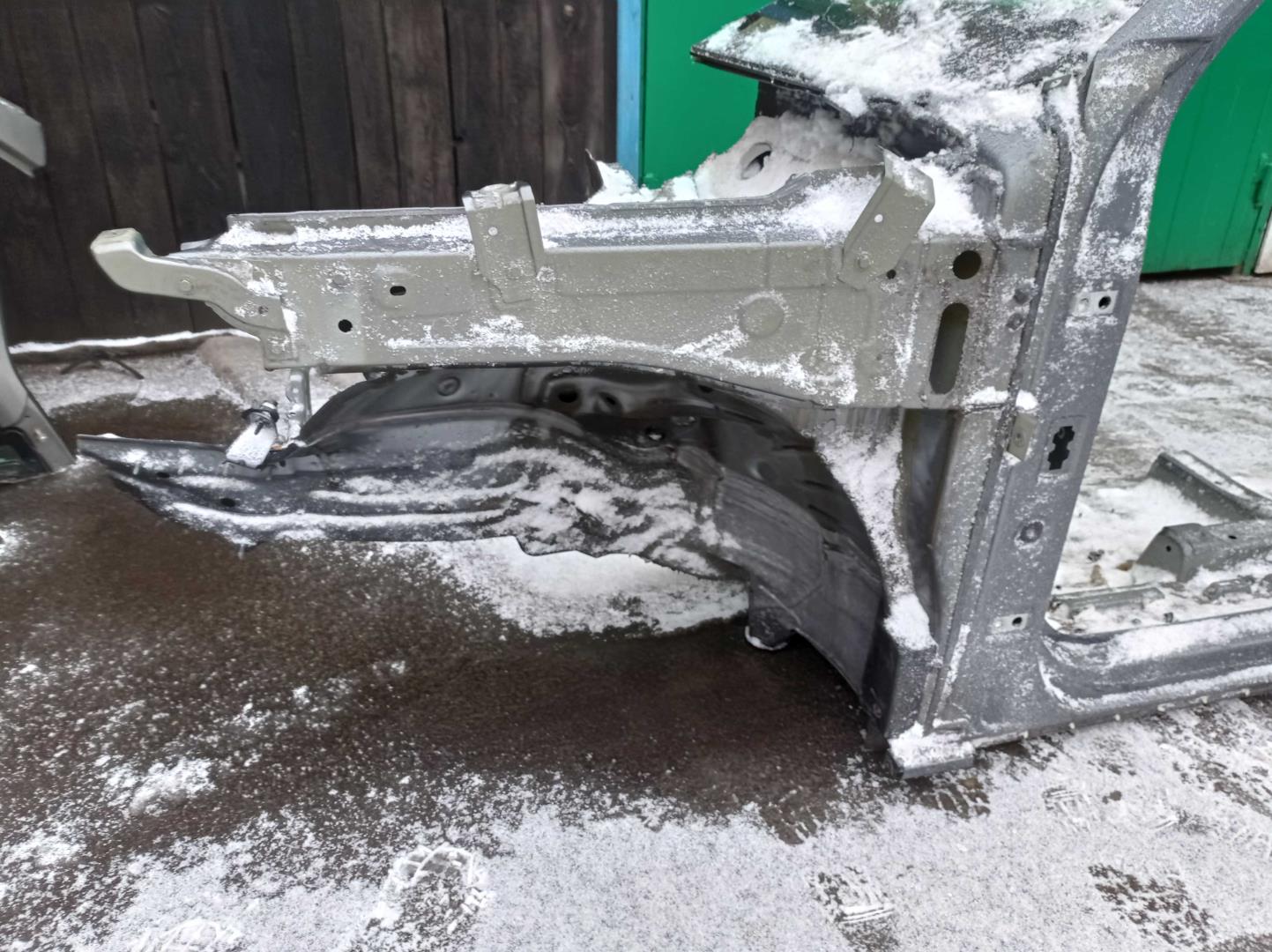 Стекло кузовное глухое левое