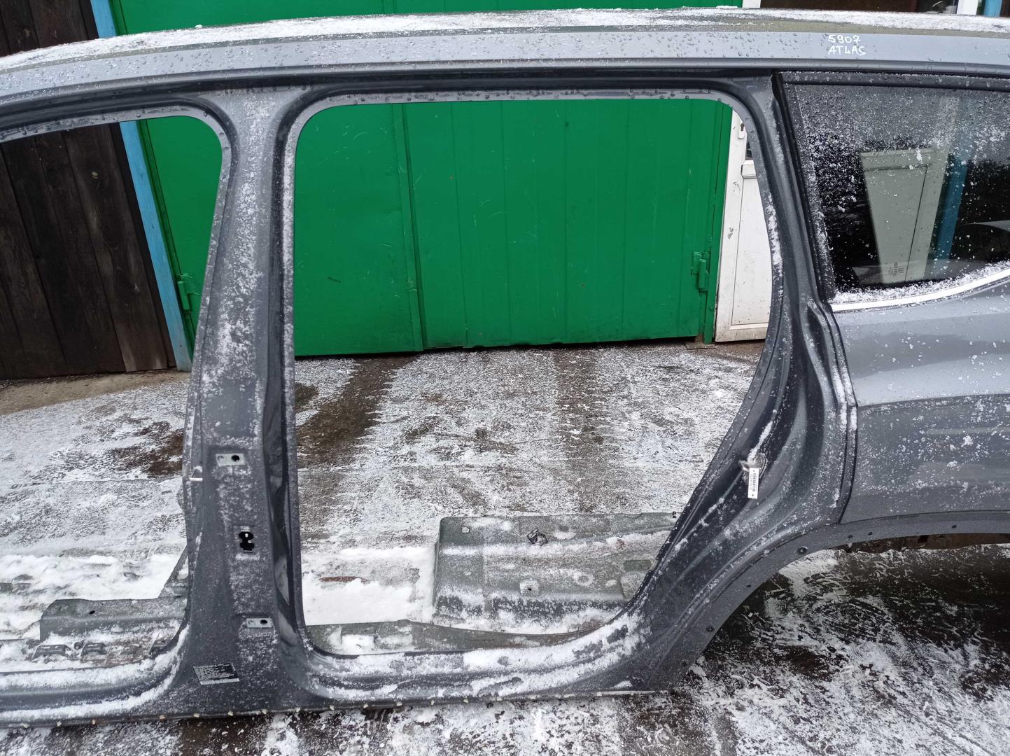 Стекло кузовное глухое левое