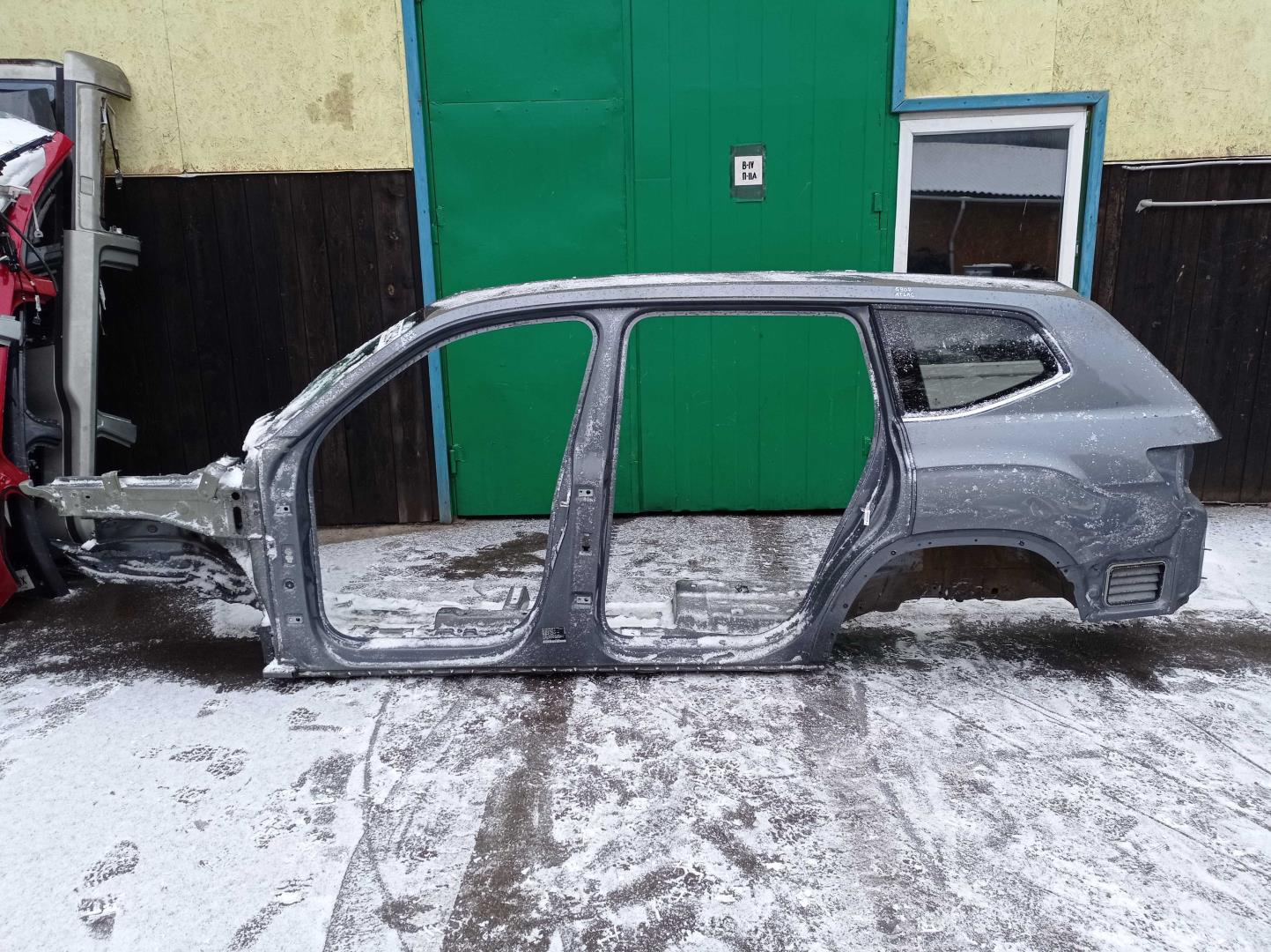 Стекло кузовное глухое левое