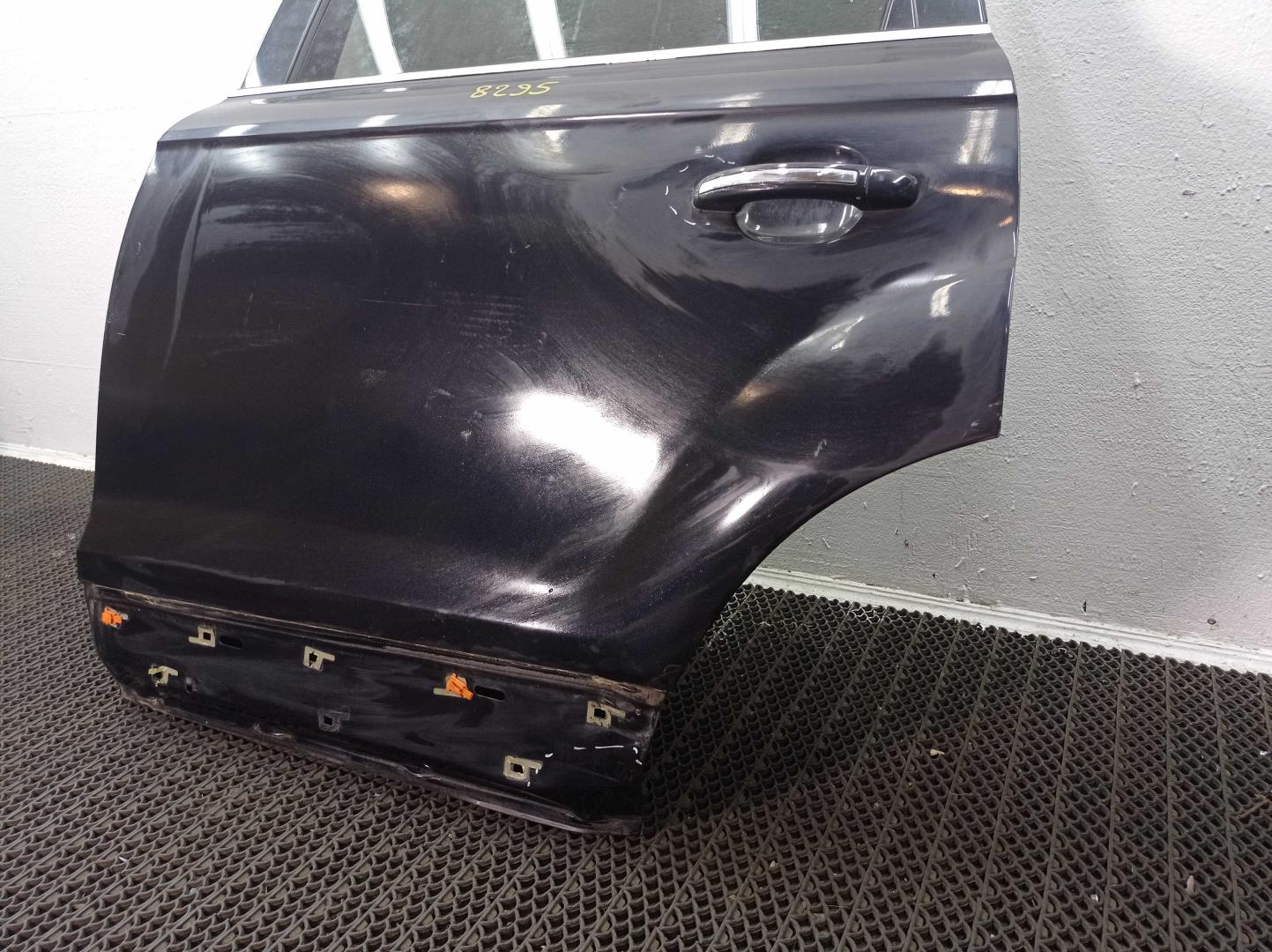 Замок двери задней левой