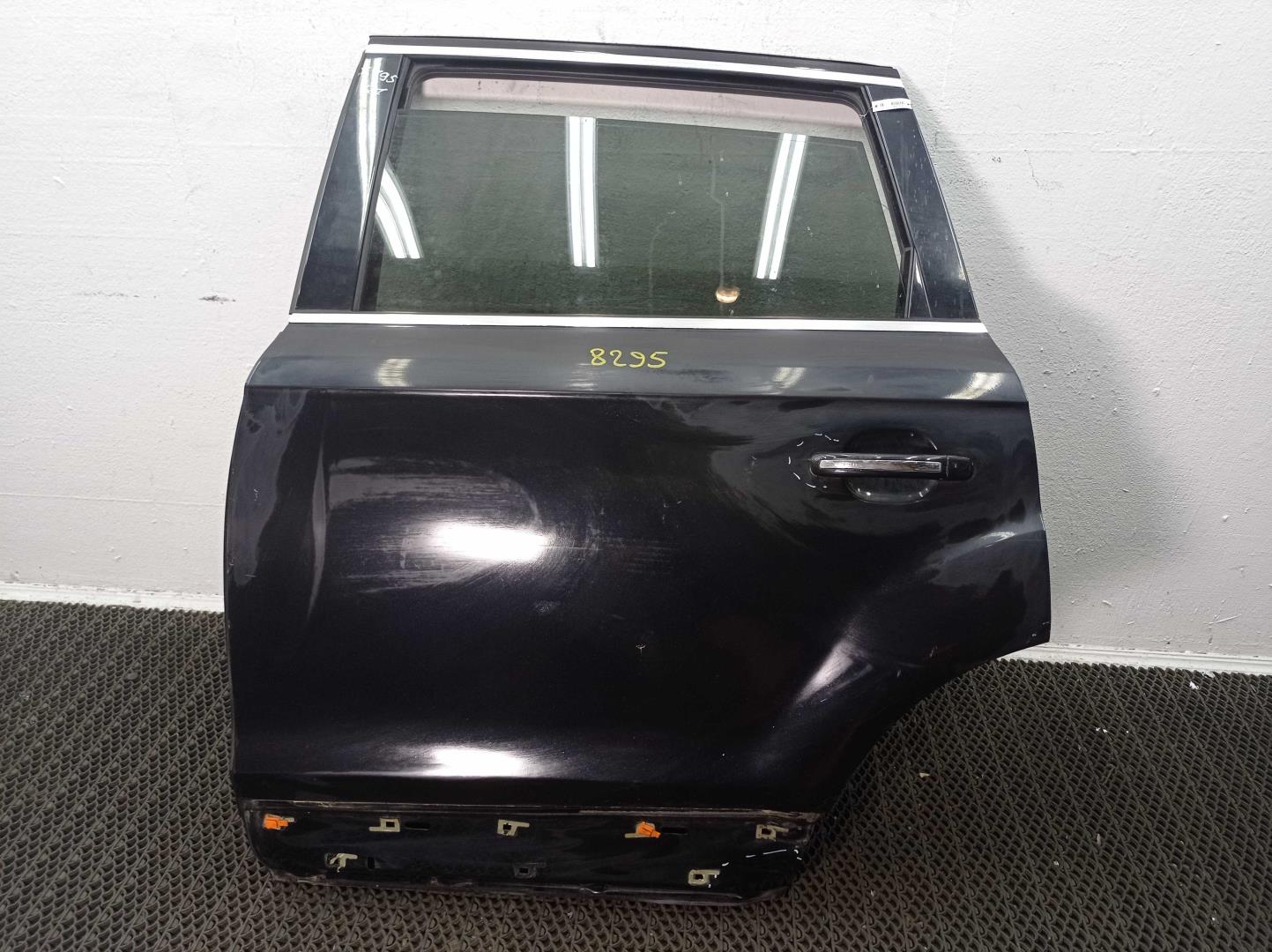 Замок двери задней левой