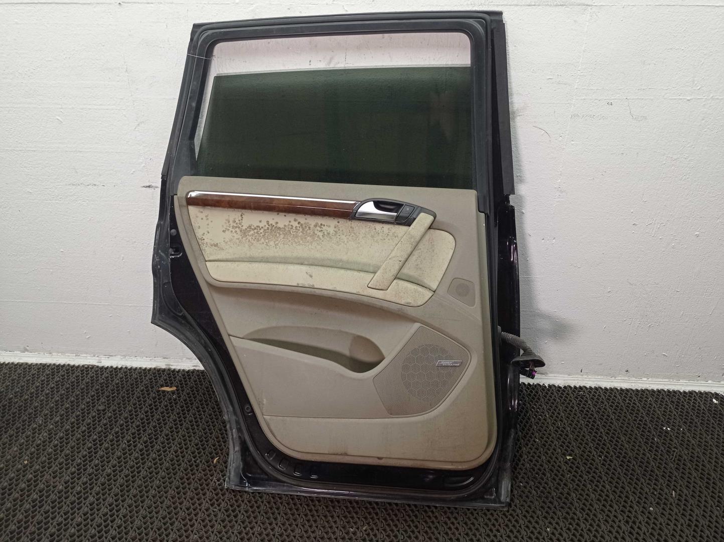 Замок двери задней левой