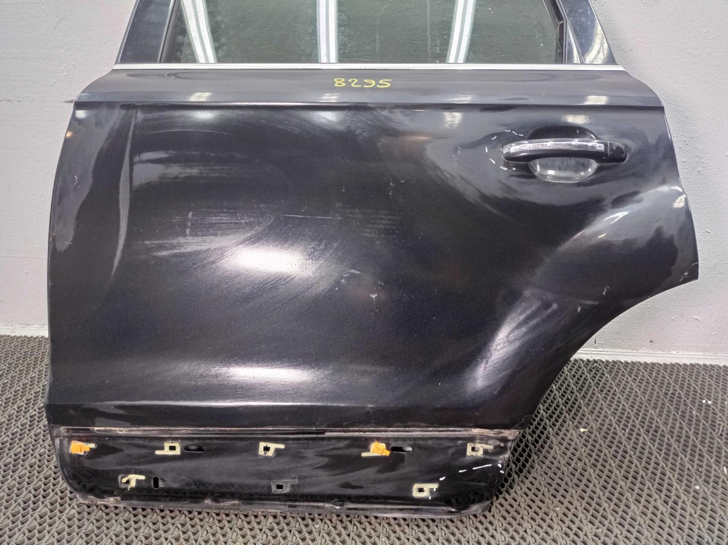 Замок двери задней левой