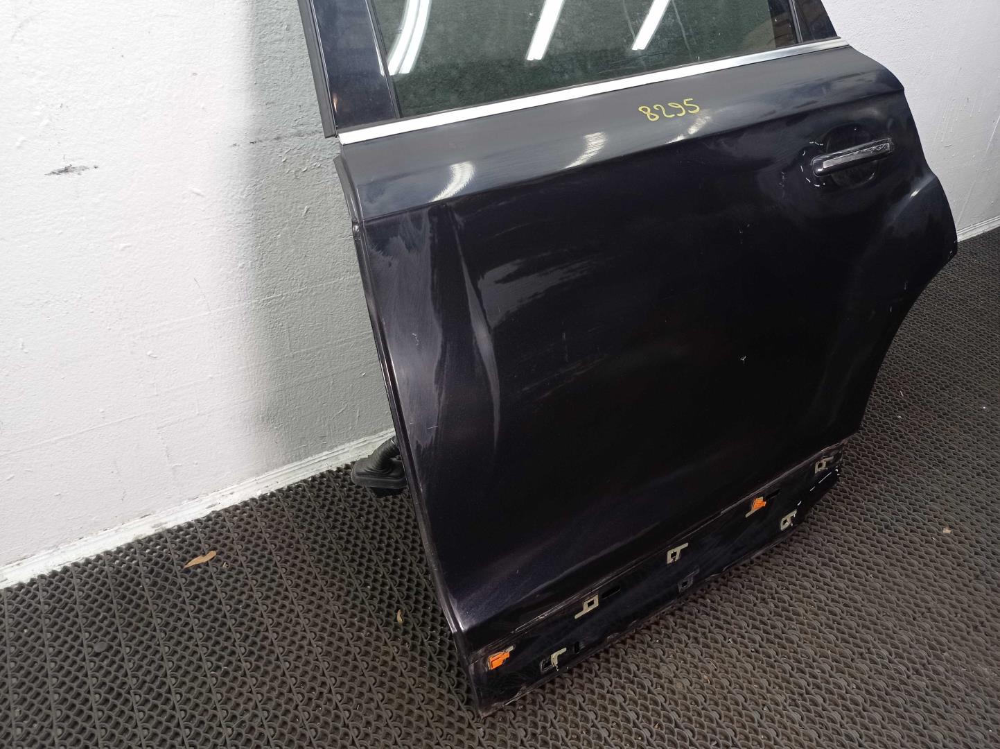 Замок двери задней левой