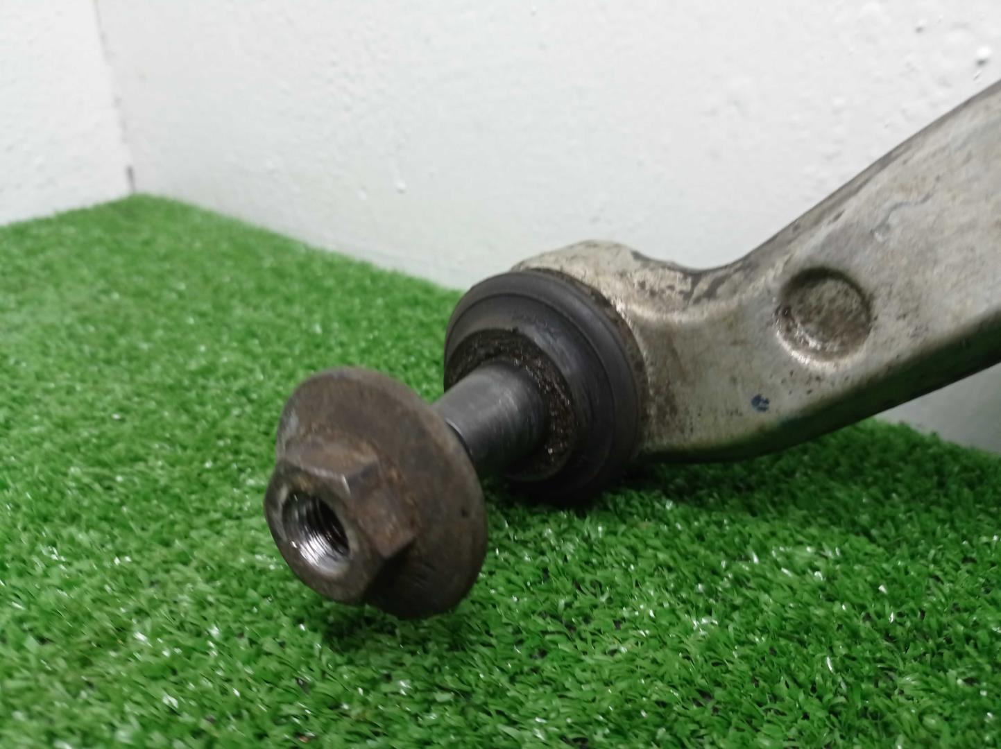 Рычаг передний нижний правый