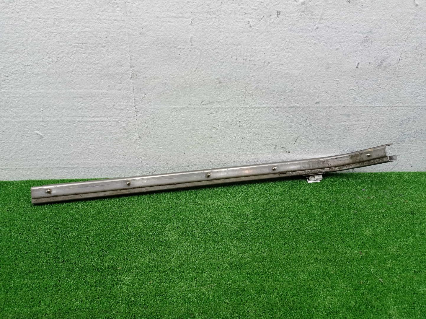 Направляющая двери сдвижной