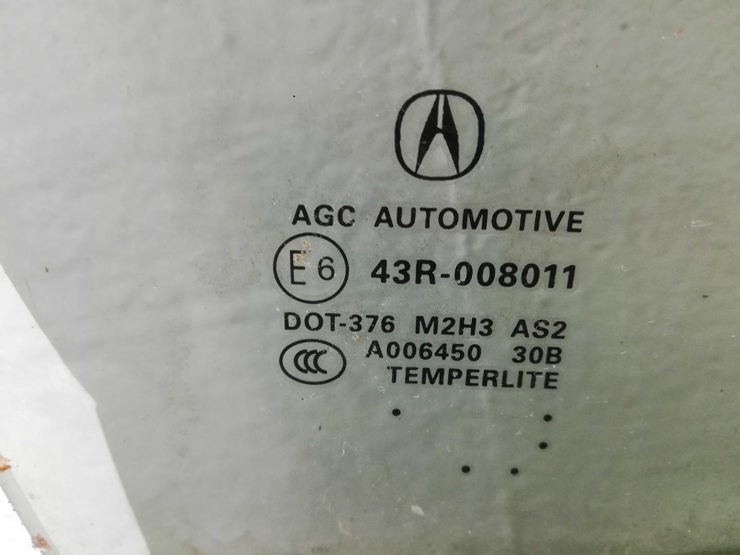 Стекло двери передней правой