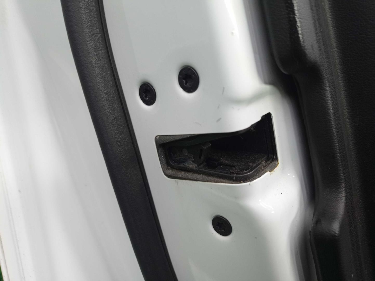 Стекло двери передней левой