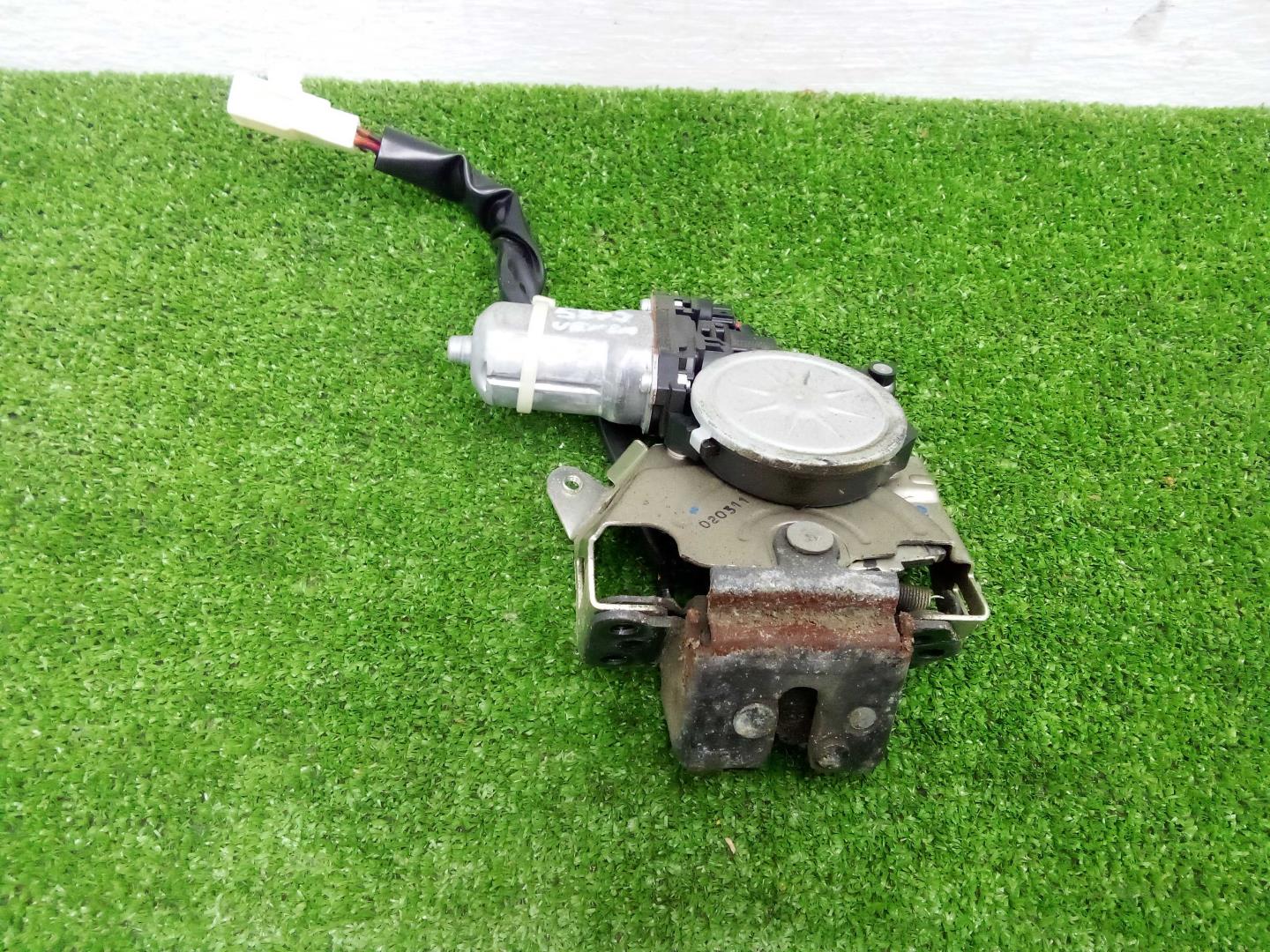 Замок багажника