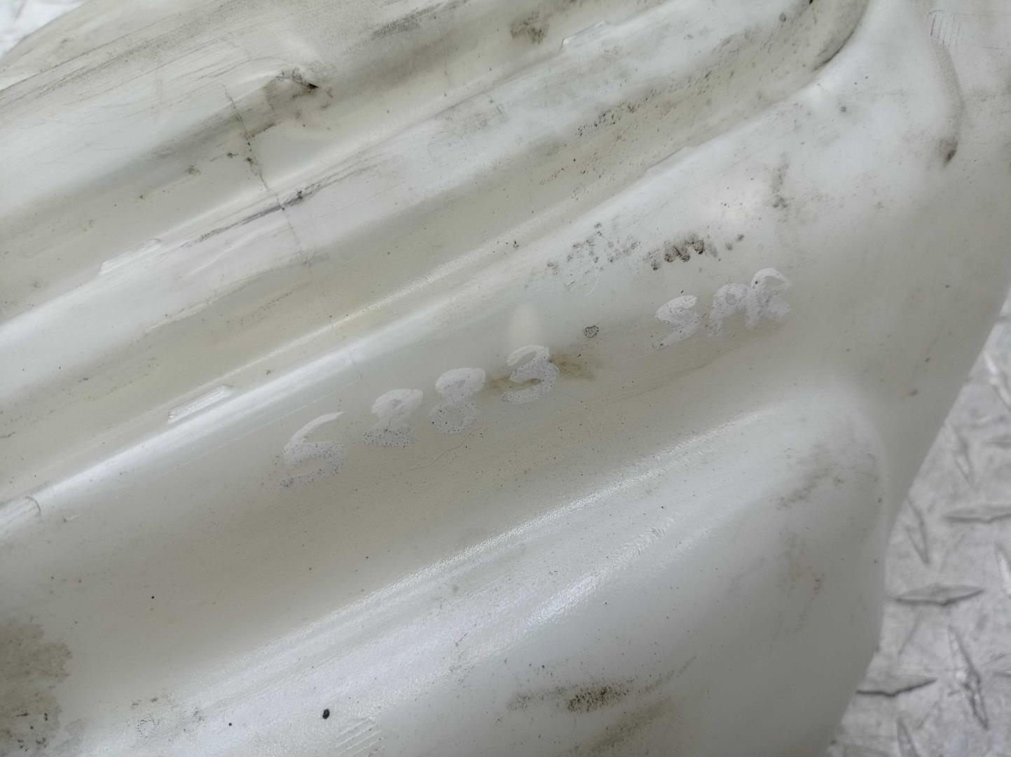 Бачок омывателя лобового стекла