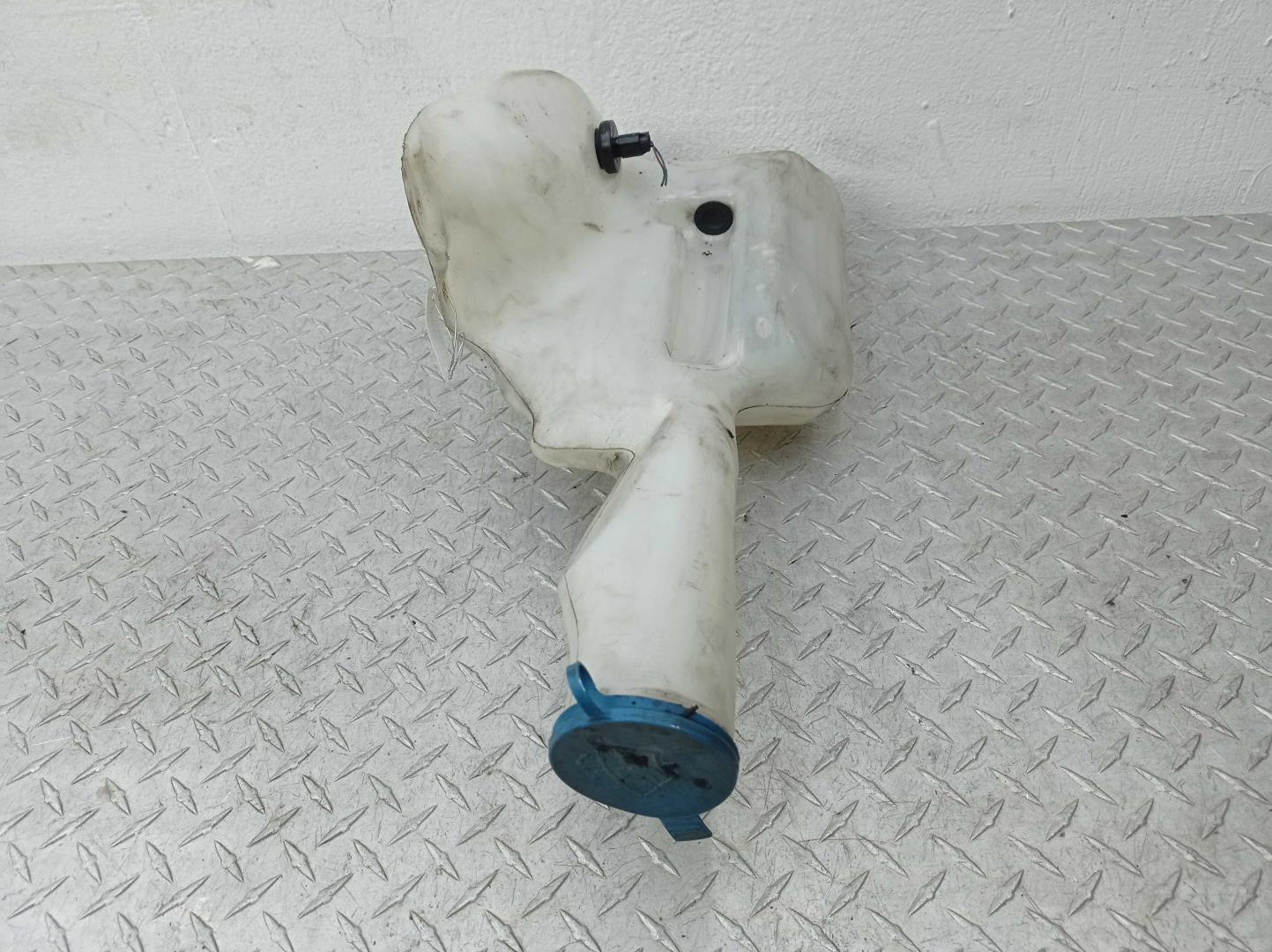 Бачок омывателя лобового стекла