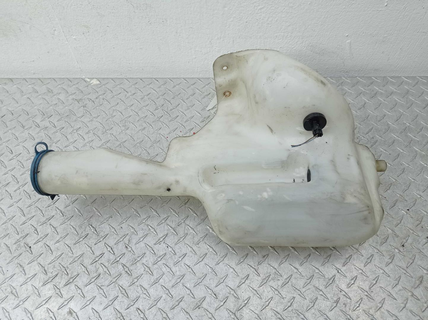 Бачок омывателя лобового стекла