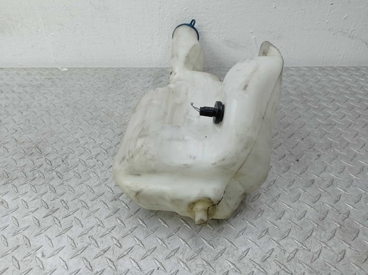 Бачок омывателя лобового стекла