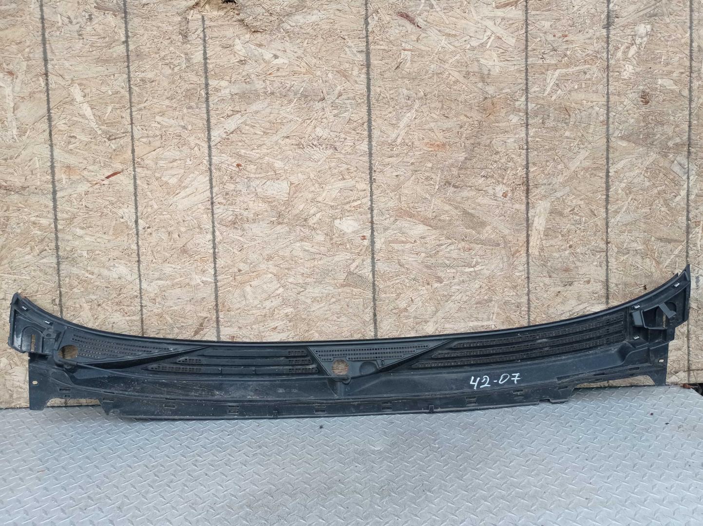 Решетка стеклоочистителей (Жабо)