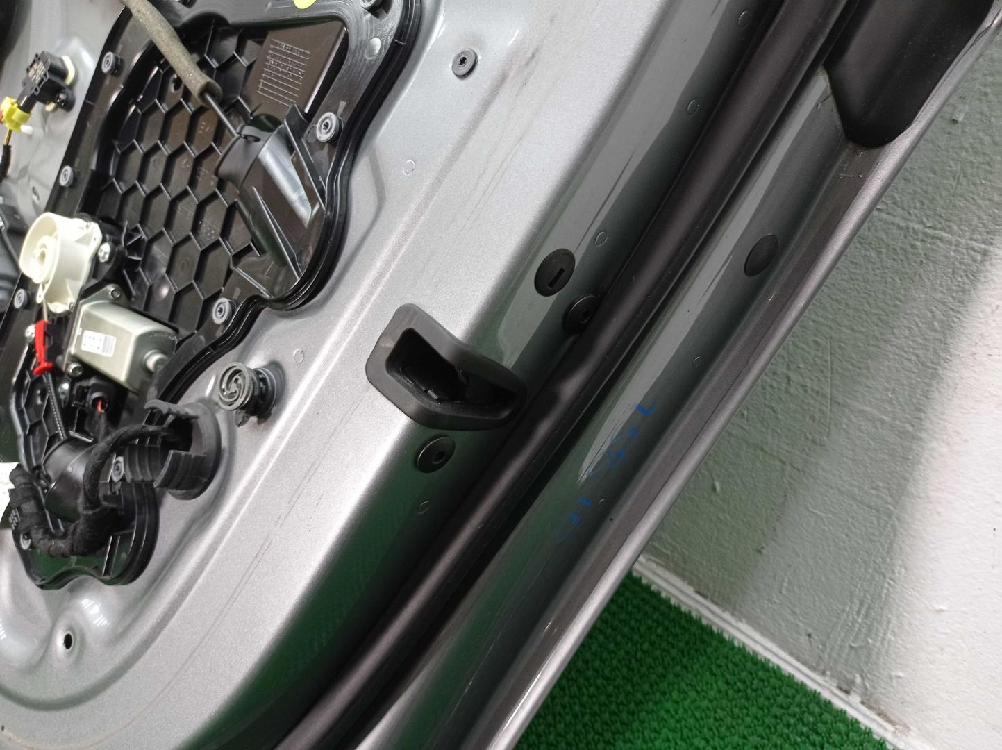 Стеклоподъемник электр. передний правый