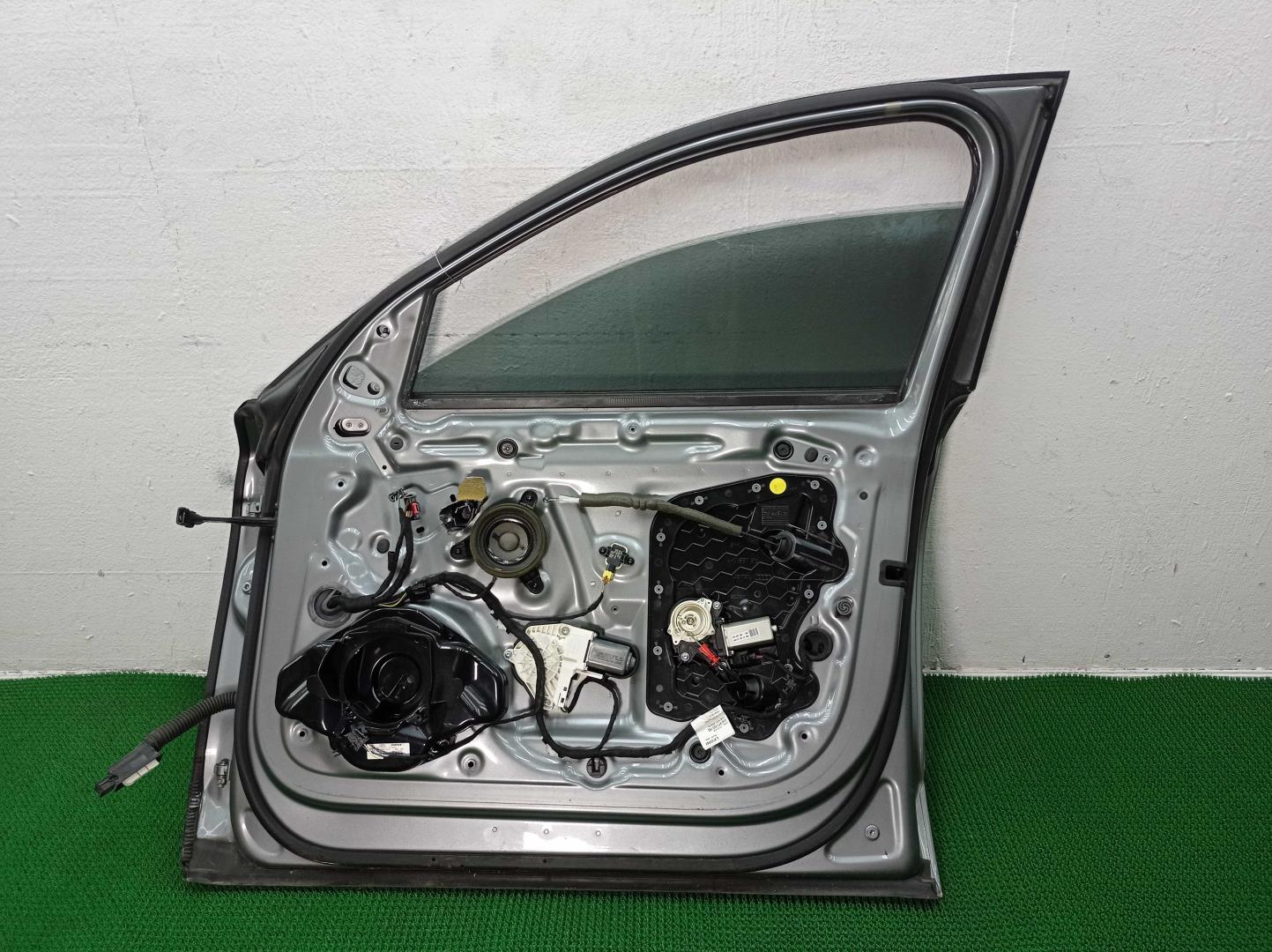 Стеклоподъемник электр. передний правый