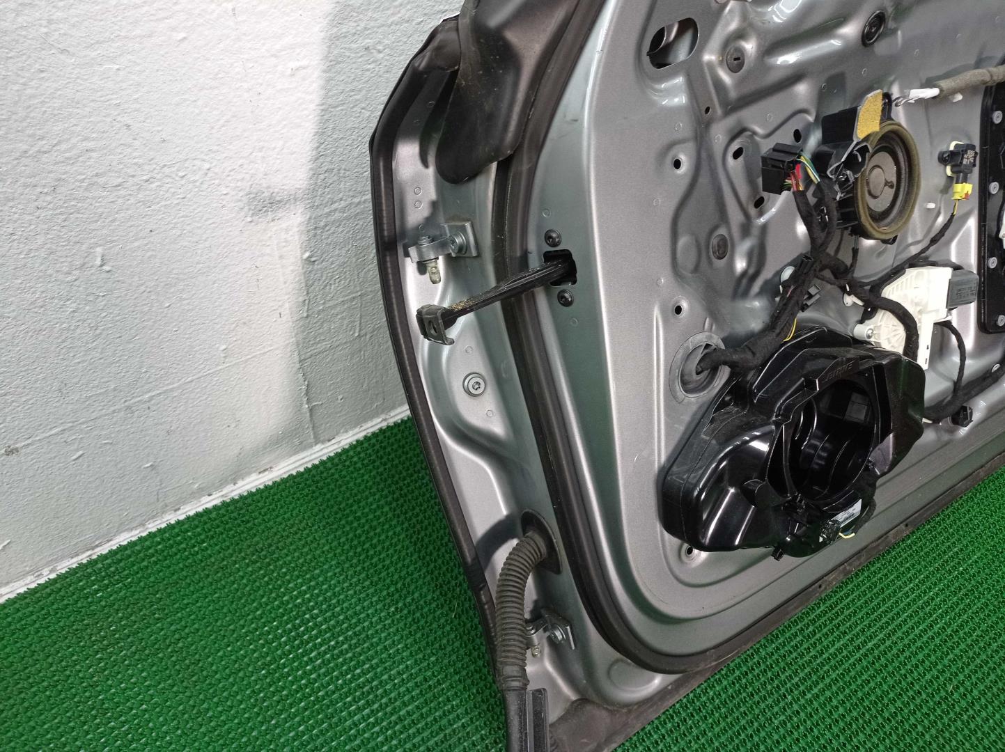 Стеклоподъемник электр. передний правый