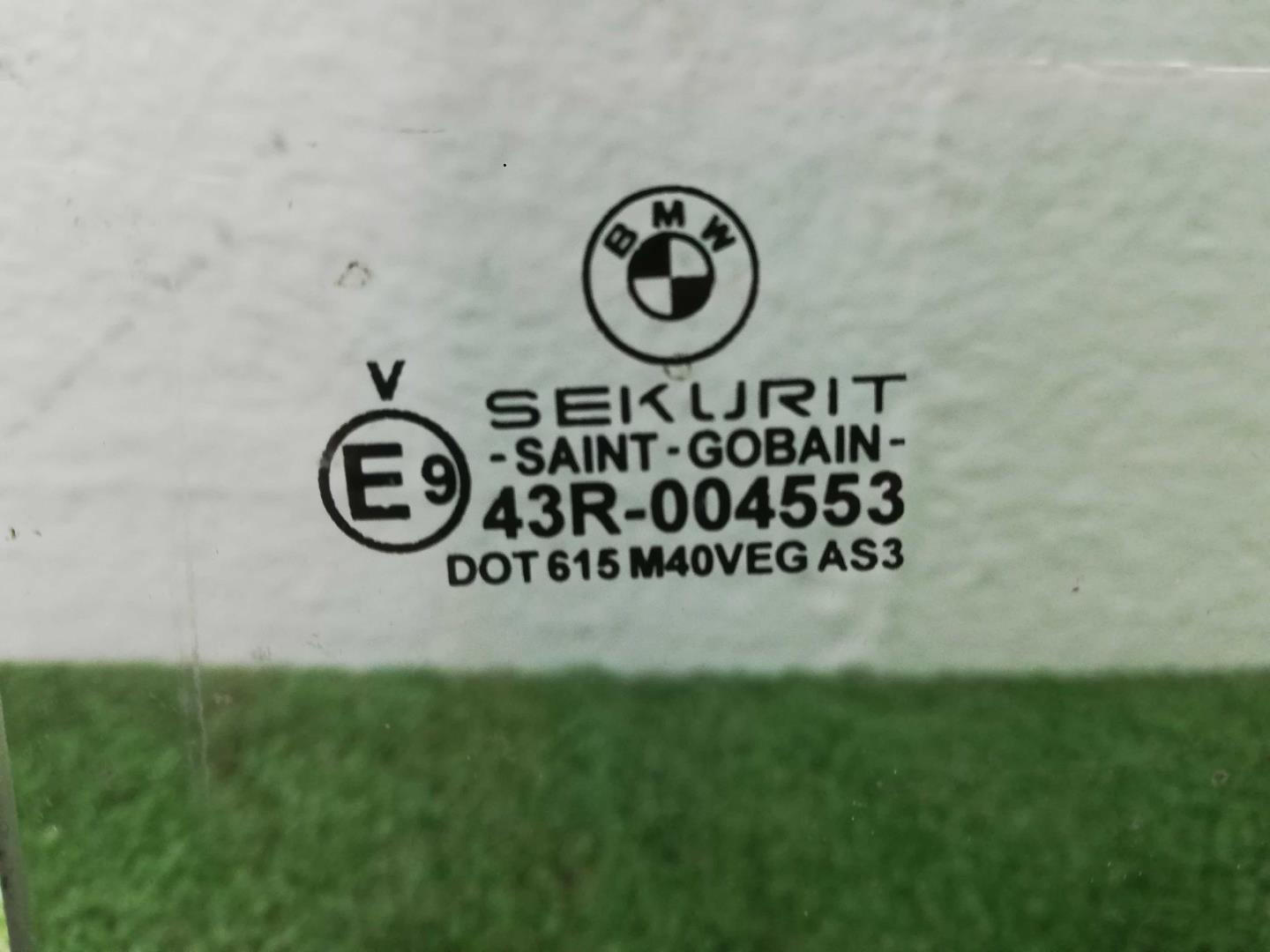 Стекло двери задней левой