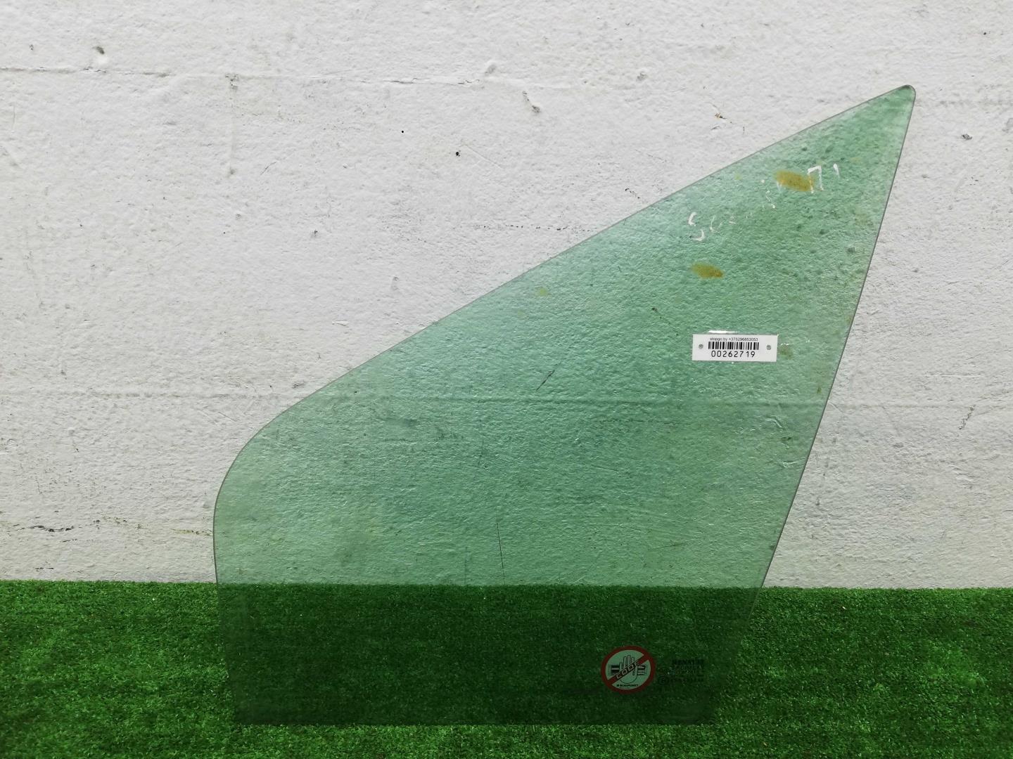 Стекло двери передней левой