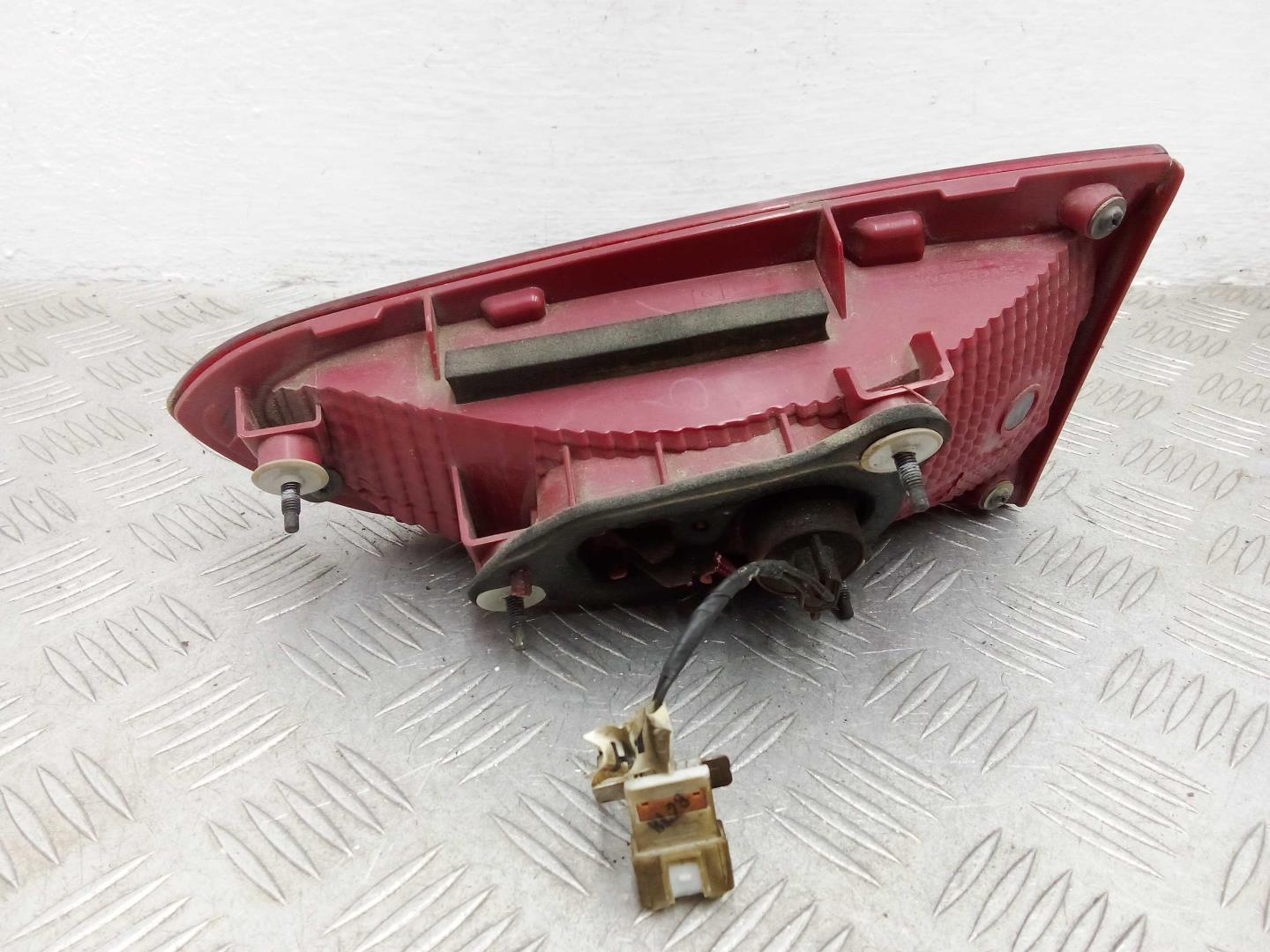 Фонарь задний внутренний левый