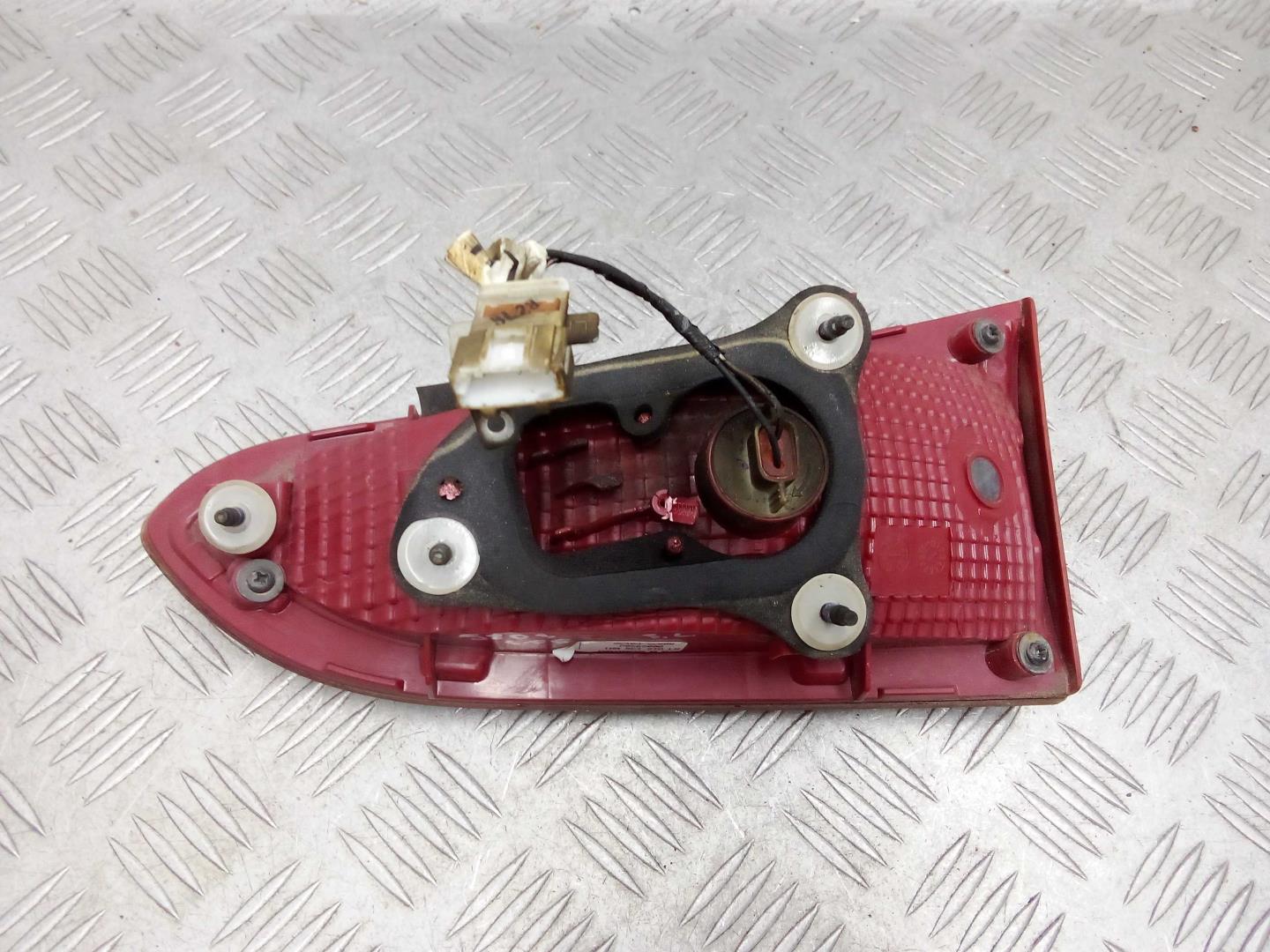 Фонарь задний внутренний левый