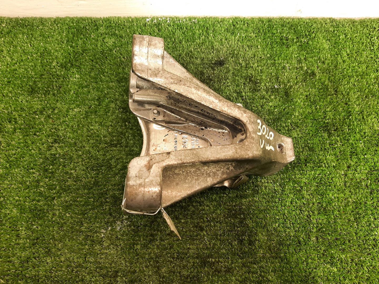 Кронштейн двигателя