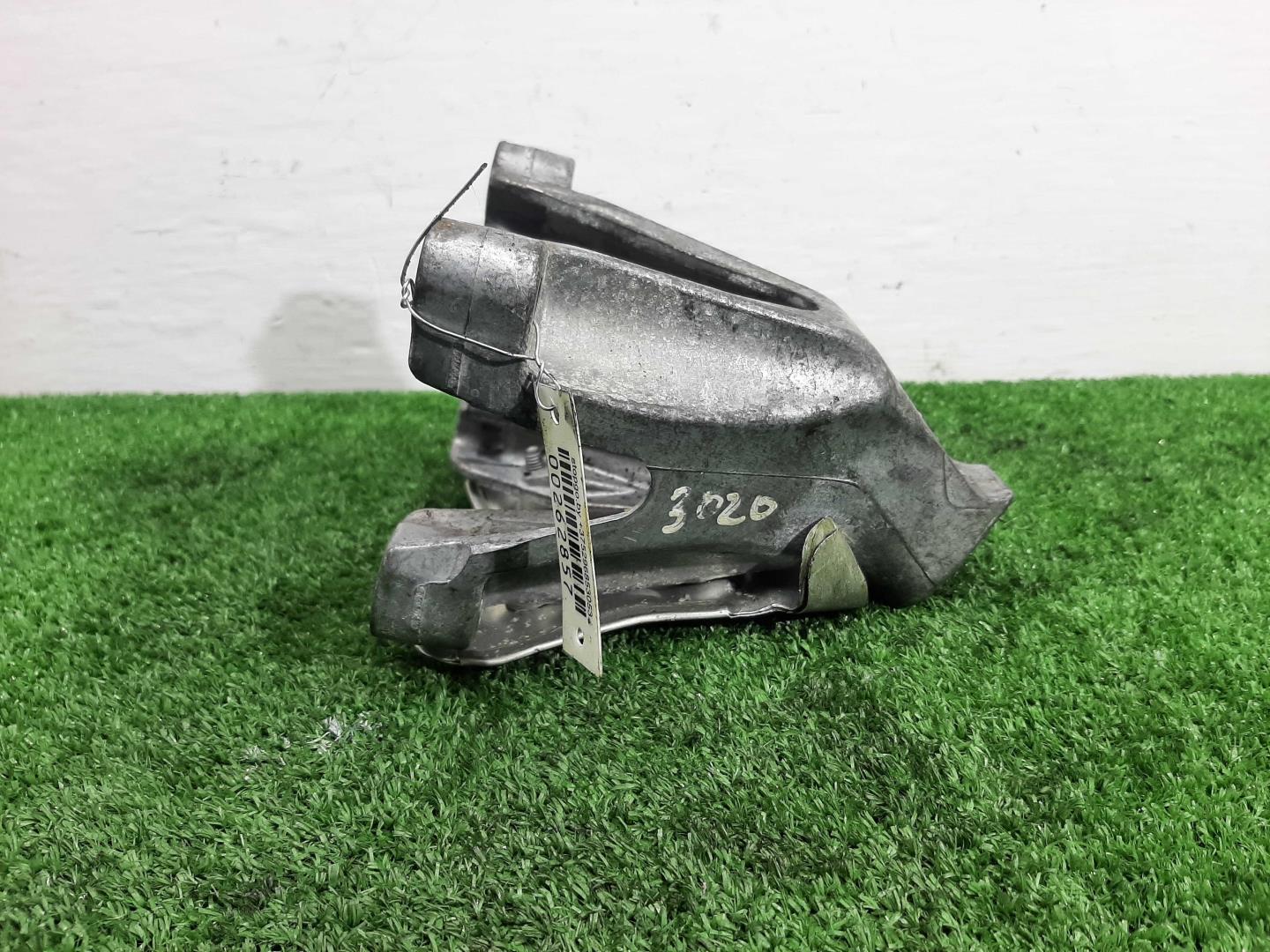 Кронштейн двигателя