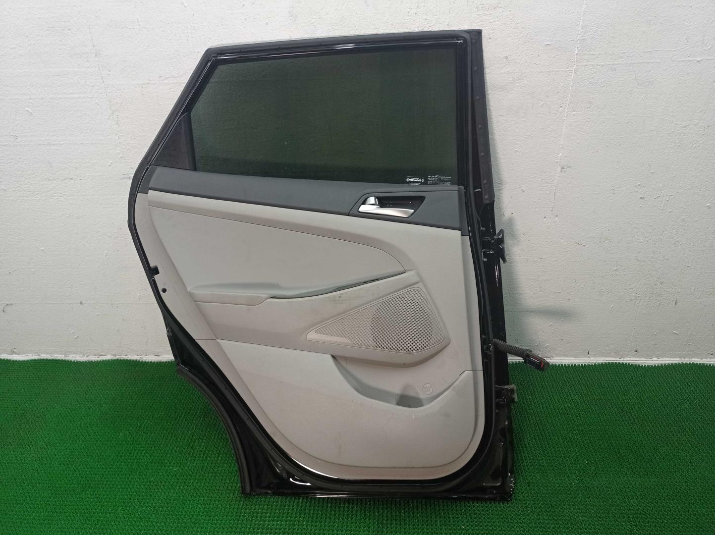 Дверь задняя левая
