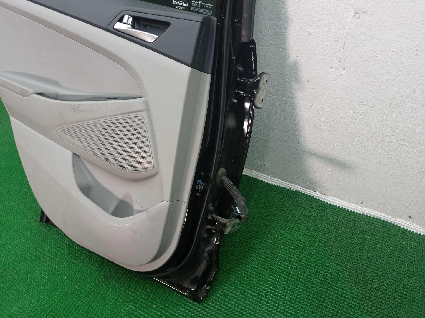 Дверь задняя левая