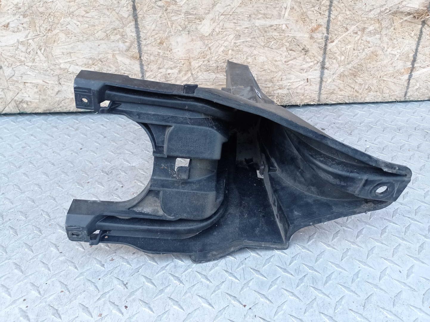 Кронштейн переднего бампера