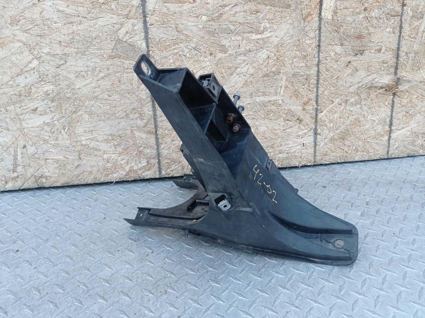 Кронштейн переднего бампера