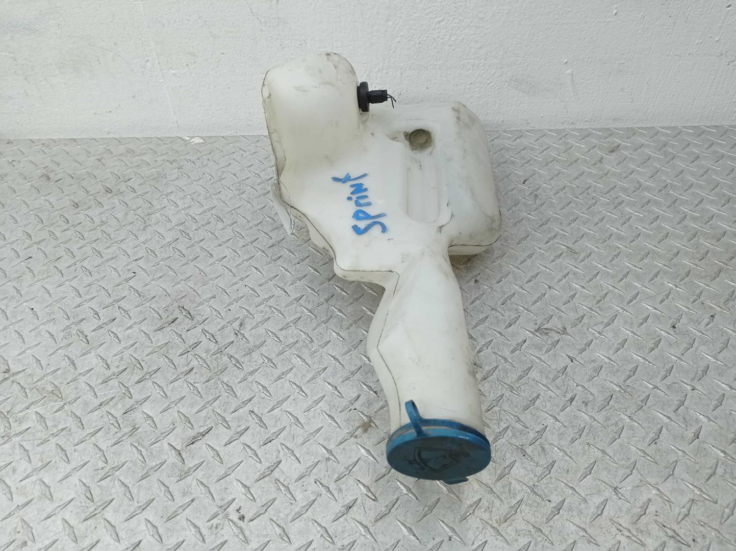 Бачок омывателя лобового стекла